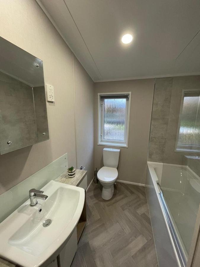 Darwin Lodge With Hot Tub Malton Exterior photo